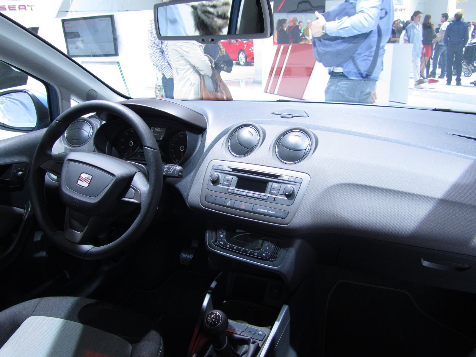 File:Interior del SEAT Ibiza IV Restyling.JPG - Wikipedia