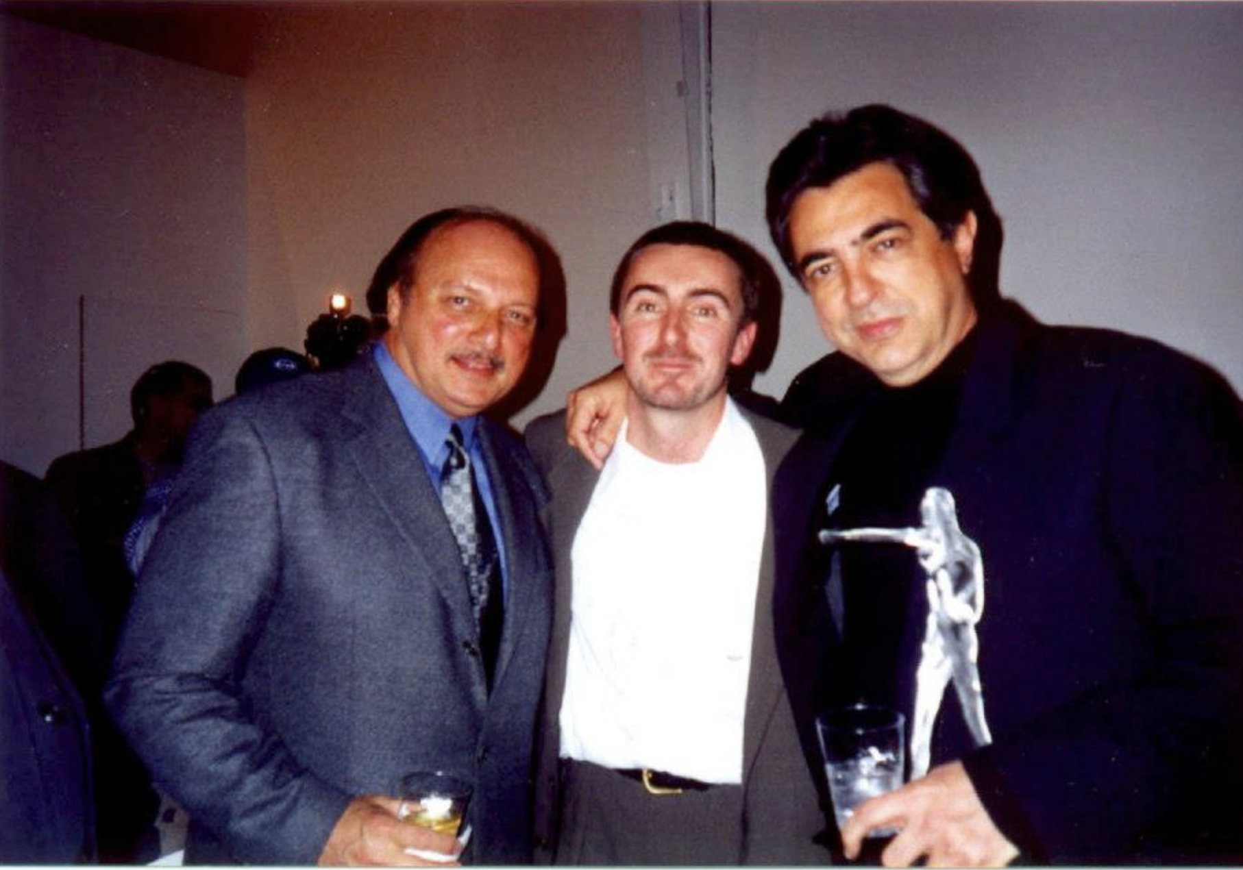 File Joe Mantegna Birdie Dequay And Dennis Franz At The 1999 Santa Monica Film Festival Moxie Awards Png Wikimedia Commons