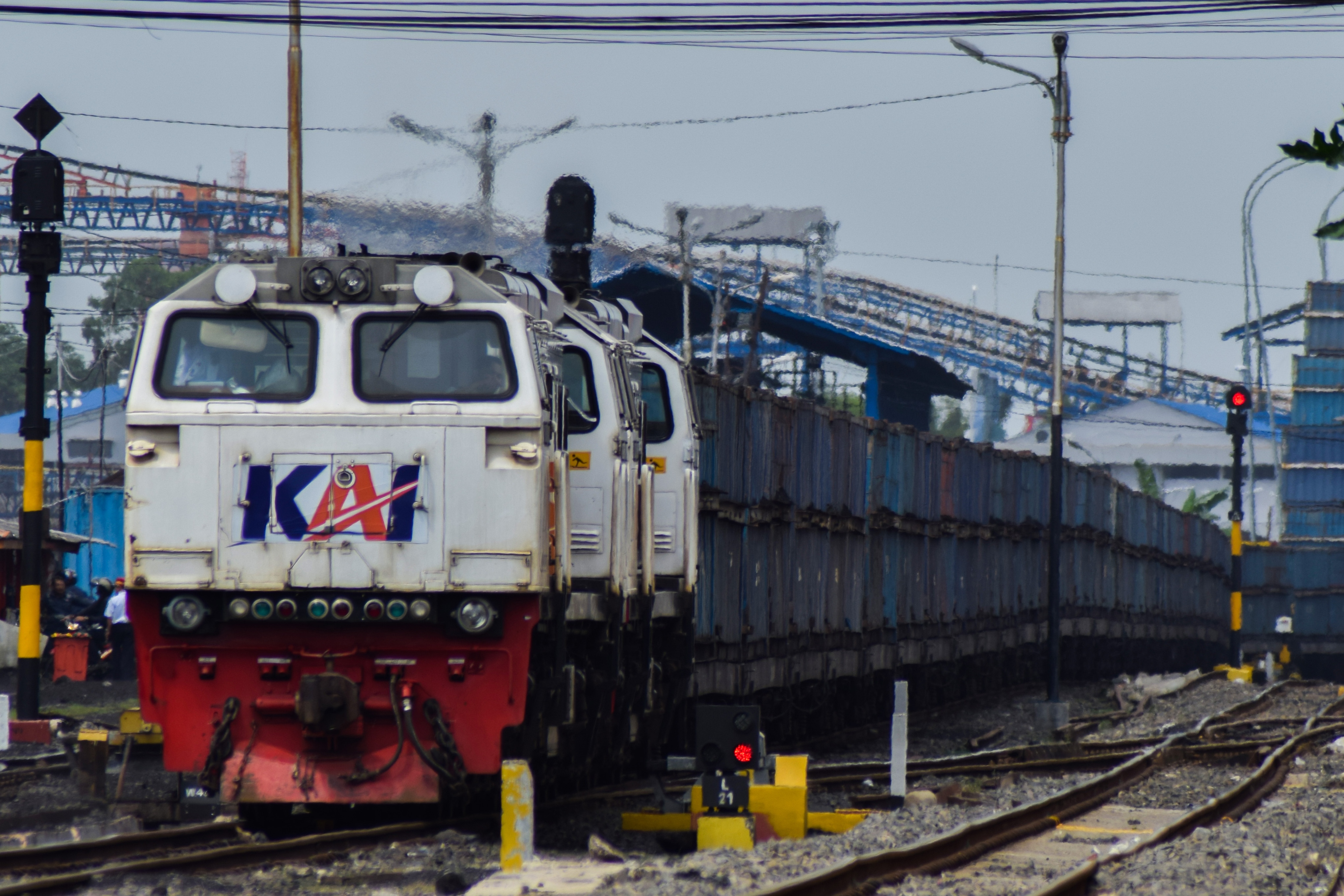 Kereta api batu bara swasta Sumatera Selatan adalah layanan kereta api barang yang mengangkut batu bara milik sejumlah perusahaan batu bara swasta di Sumatera Selatan. Batu bara dari daerah di Sumatera Selatan dikirim menggunakan kereta api menuju Dermaga Kertapati atau  Dermaga milik swasta di tepi Sungai Musi untuk kemudian diekspor atau digunakan untuk kebutuhan dalam negeri. Pengoperasian layanan ini merupakan kerja sama antara perusahaan tambang swasta dengan PT Kereta Api Indonesia dengan PT Kereta Api Logistik (PT KALOG).