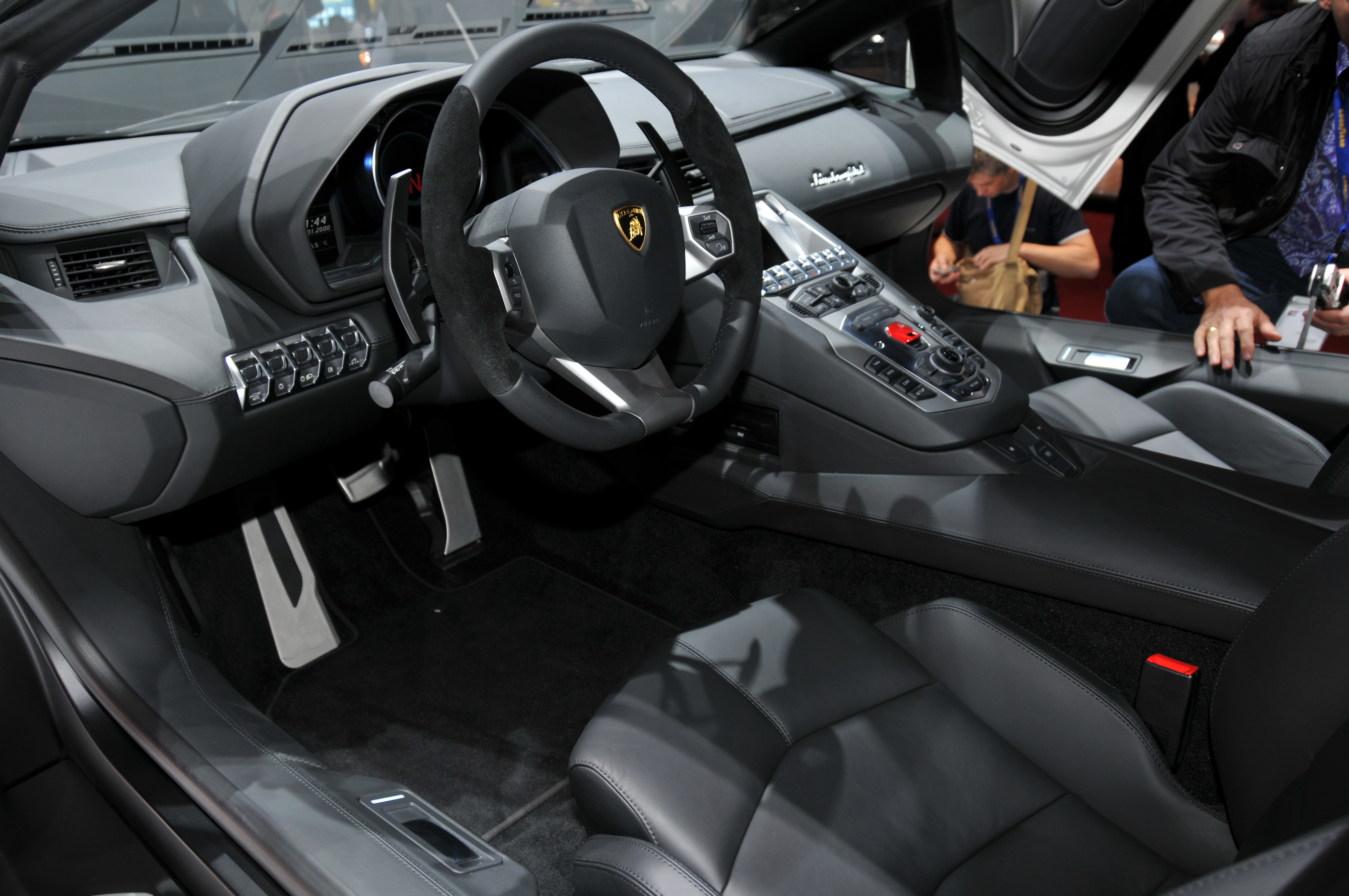 File Lamborghini Interior 5488110709 Jpg Wikimedia Commons