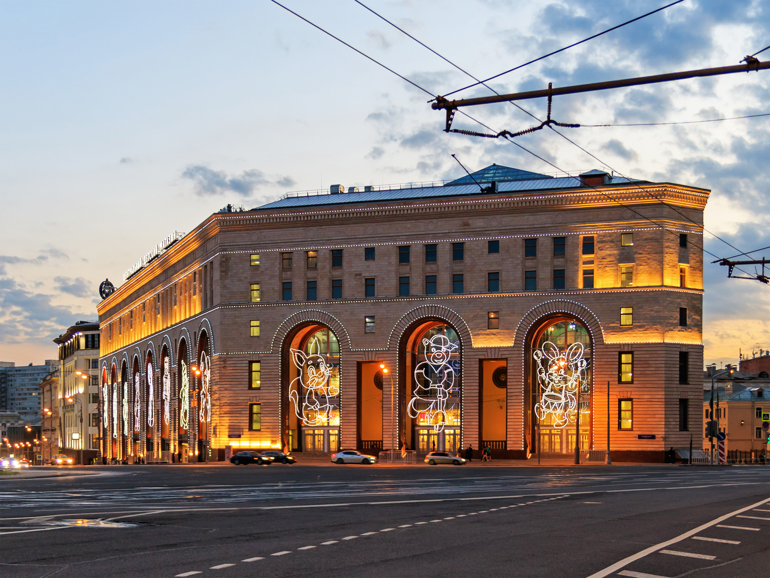 Мир москва. Детский мир здание на Лубянке. Детский мир на Лубянской площади. ЦДМ Москва Лубянка. ЦДМ на Лубянке фасад.