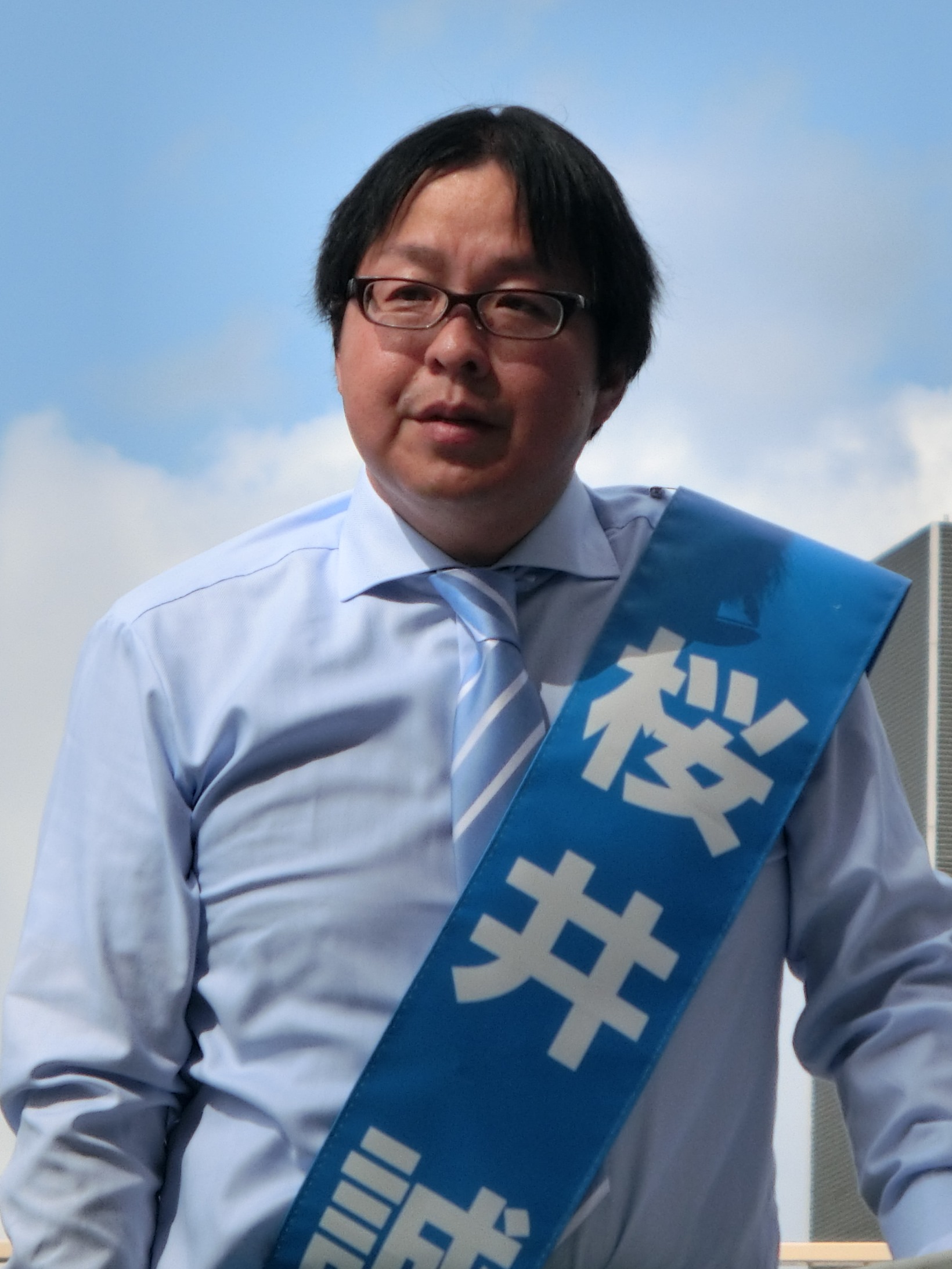 Makoto Sakurai in front of [[Ueno Station]] on July 24, 2016, during the [[2016 Tokyo gubernatorial election|2016 Tokyo Gubernatorial Election]]