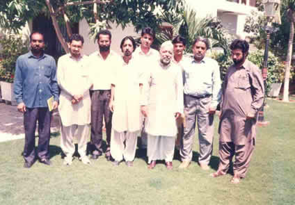 File:Maulana Waris Hasan with others.jpg