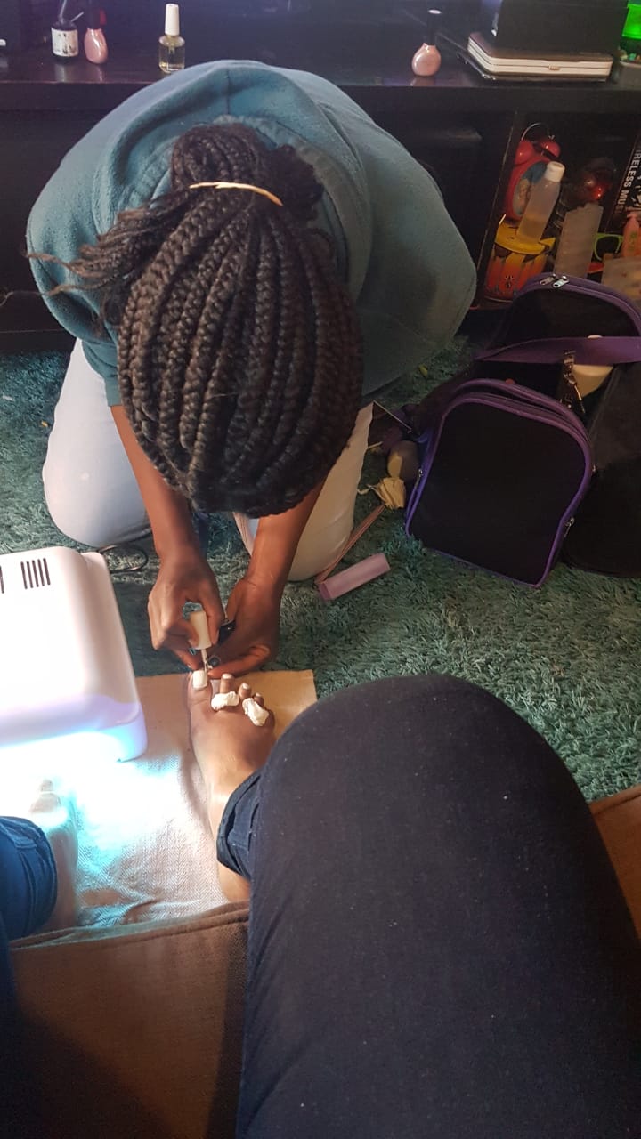 What Does A Nail Technician Do? Roles And Responsibilities - Zippia