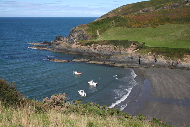 File:Pwllgwaelod bay with boats - geograph.org.uk - 565006.jpg