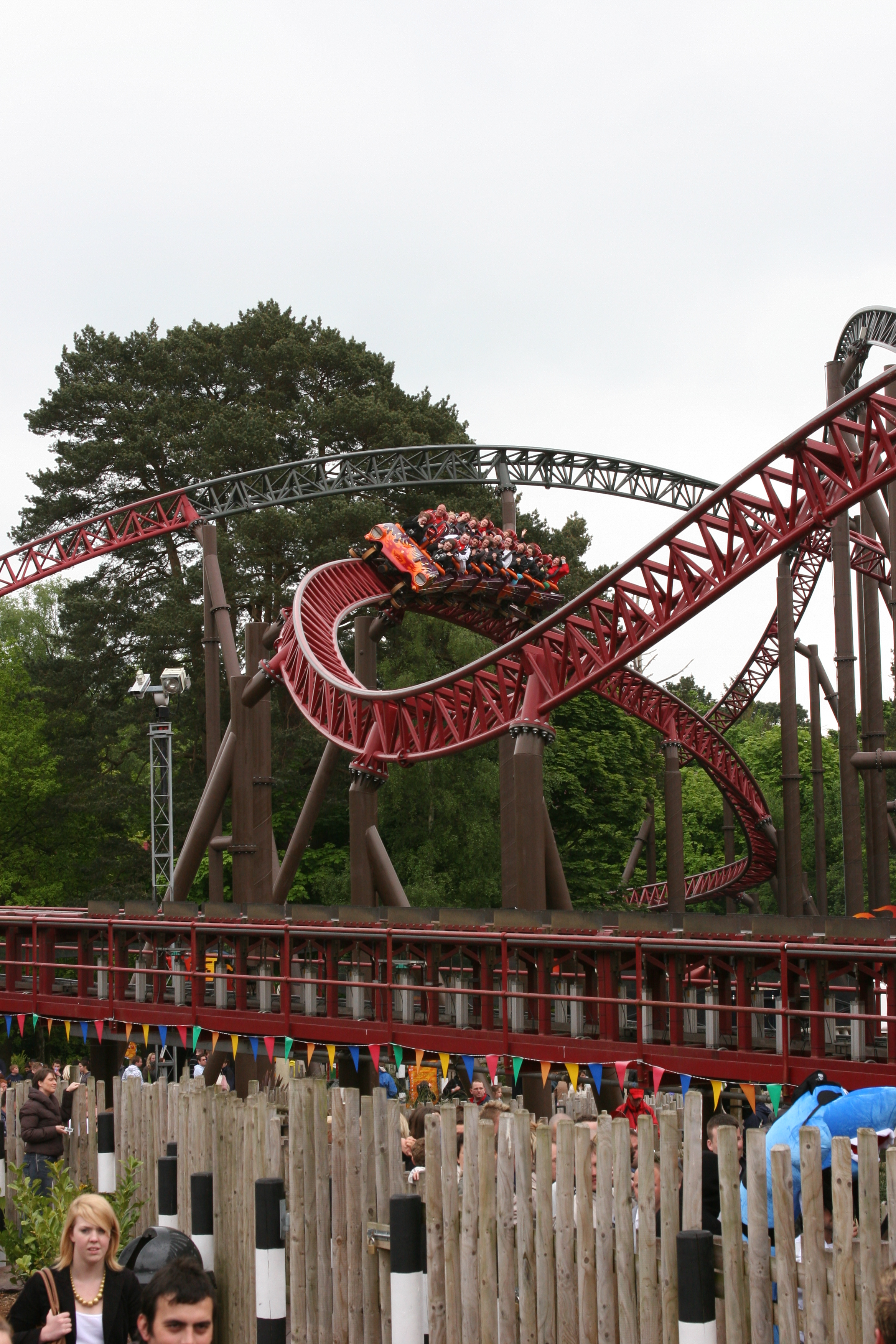 File Rita Queen of Speed Alton Towers 07.jpg Wikimedia Commons