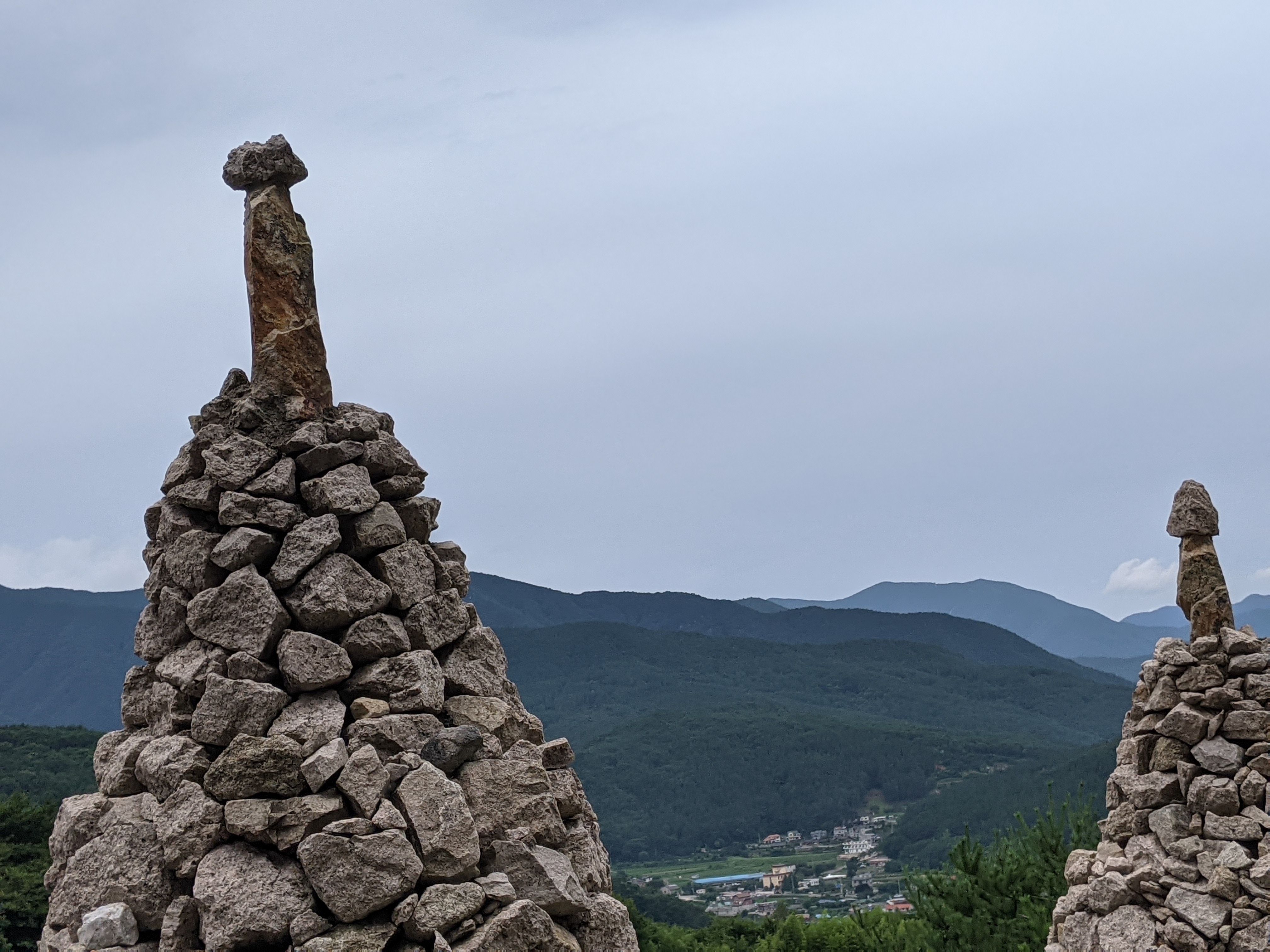 Rock tower. Каменные грибы Усть Тунгужуль. Кайчи аил каменные грибы. Каменные грибы и каменный сфинкс Румыния. Каменные грибы осенью.