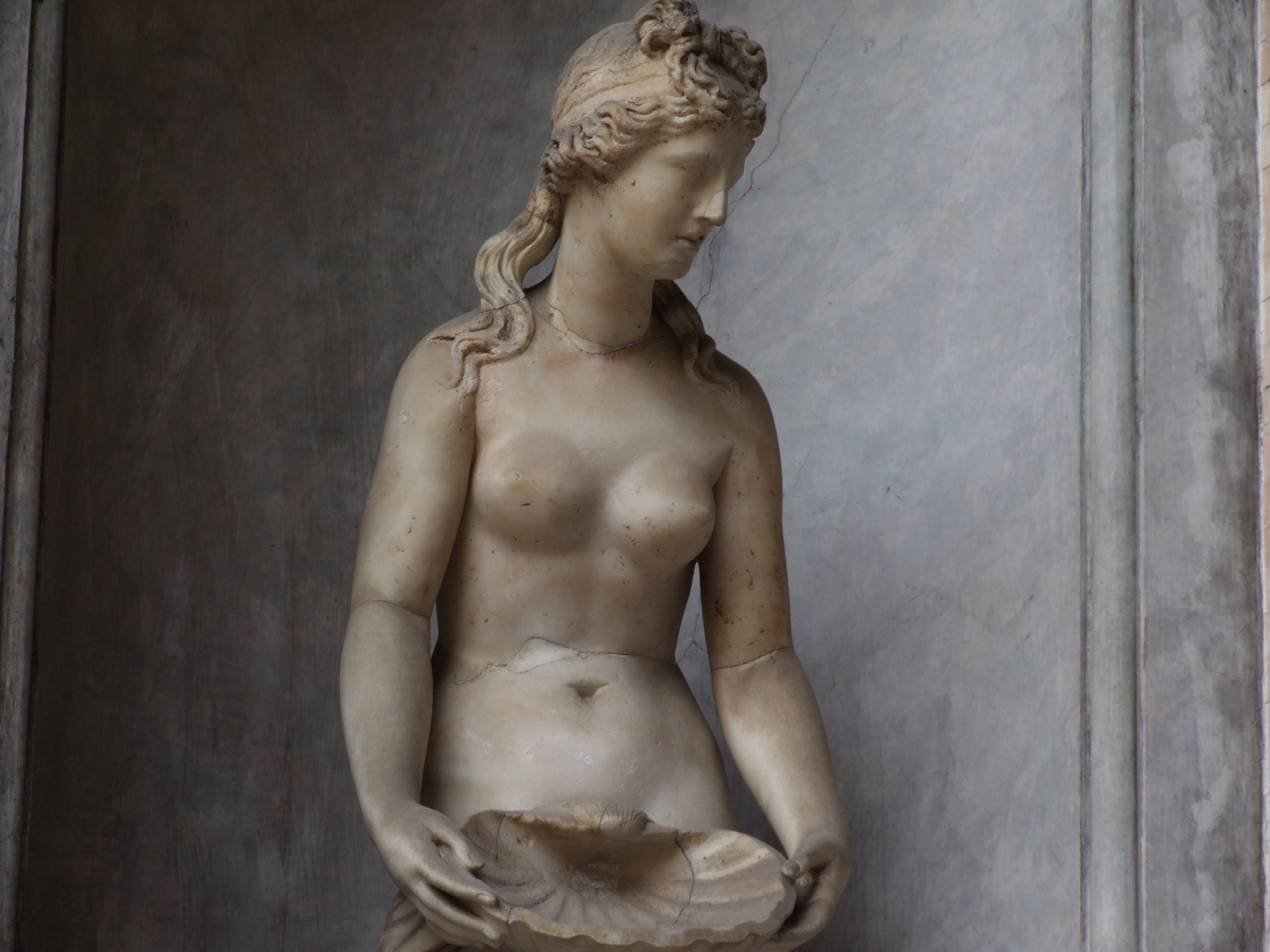 Roman Woman Statue-Vatican Museums-Vaticano-Italy-Castielli CC0-HQ.jpg.