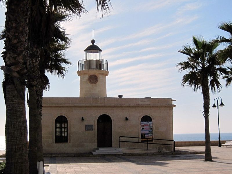 File:Roquetas de Mar-Faro.jpg