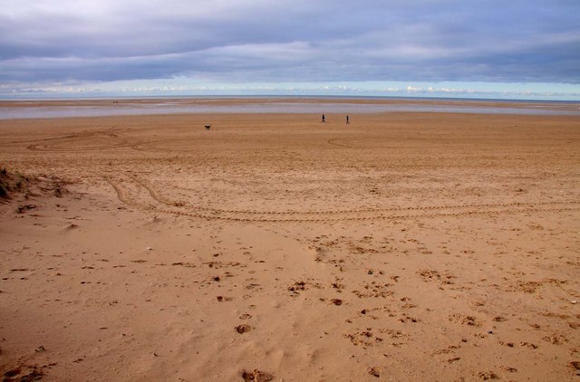 File:The beach at St Annes - geograph.org.uk - 1587710.jpg