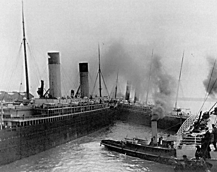 Titanic avoiding collision in Southampton