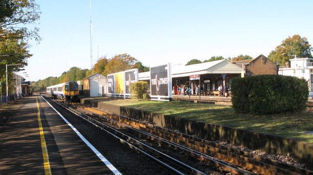 File:Walton-on-Thames station (3) - geograph.org.uk - 1042223.jpg