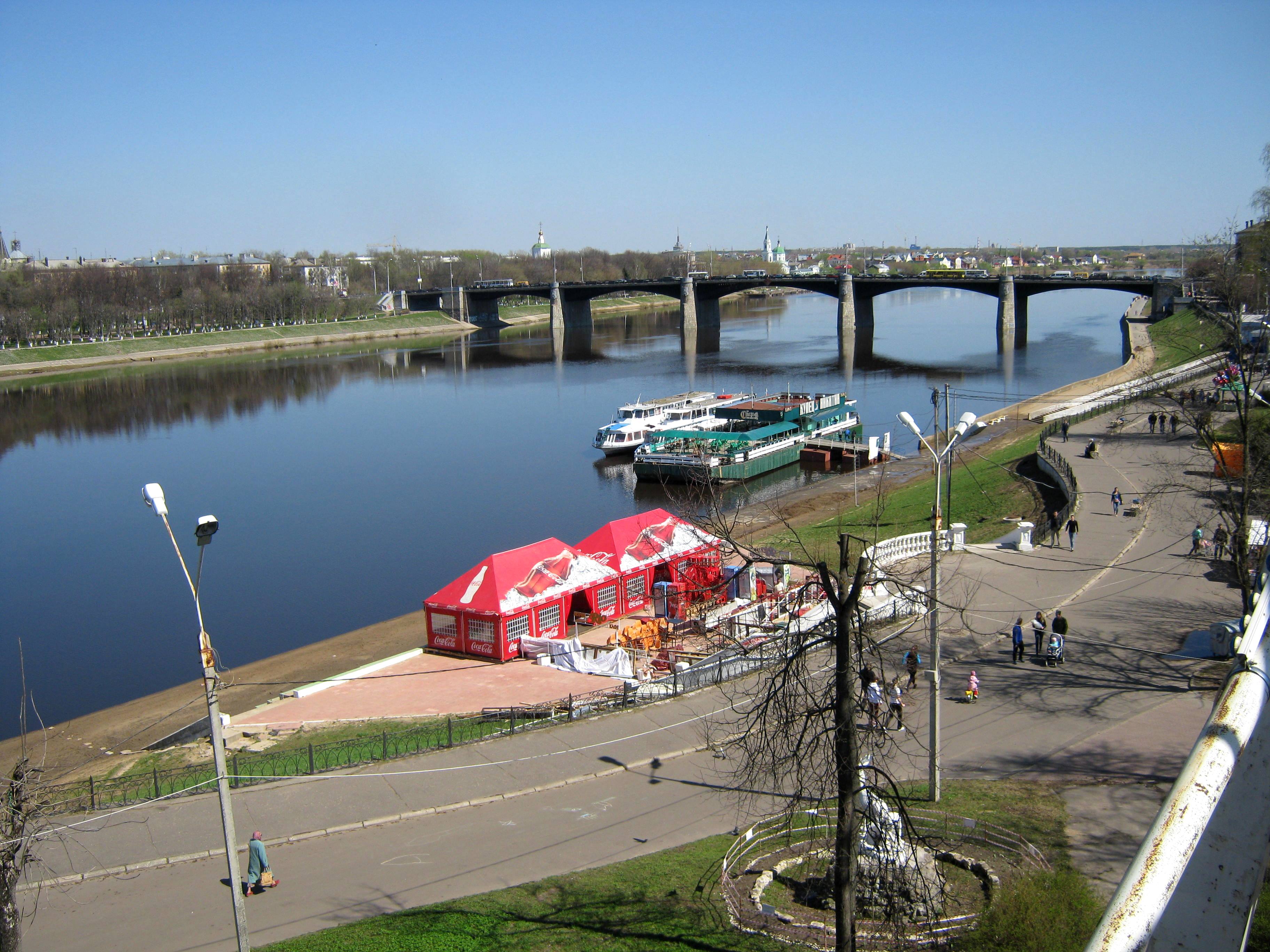 Оптика тверь у моста. Нововолжский мост Тверь. Заволжский мост Тверь. Нововолжский мост Тверь вечером. Мост Верхневолжье Тверь.