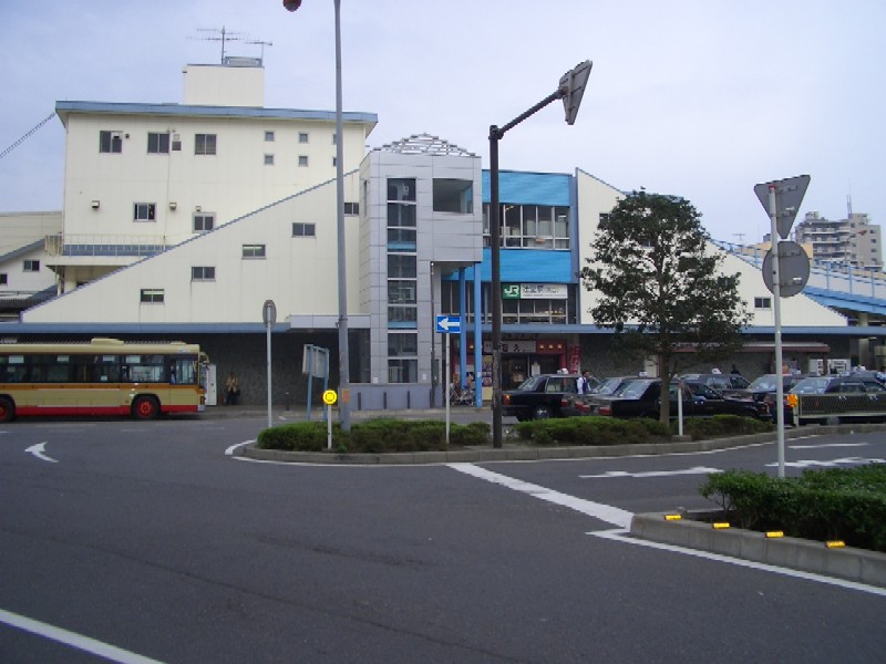 File:辻堂駅南口駅舎.jpg