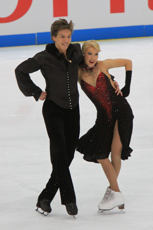 File:2009 NHK Trophy Dance - Ekaterina BOBROVA - Dmitri SOLOVIEV - 2966a.jpg