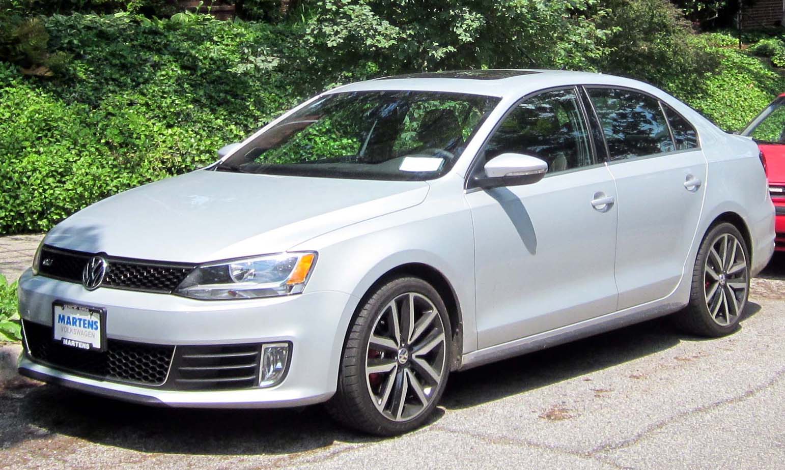 file-2012-volkswagen-jetta-gli-05-25-2012-jpg