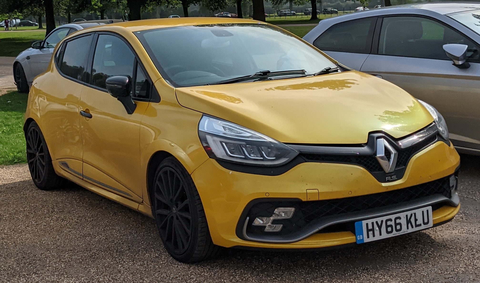 Коллекционная машинка Renault Clio RS