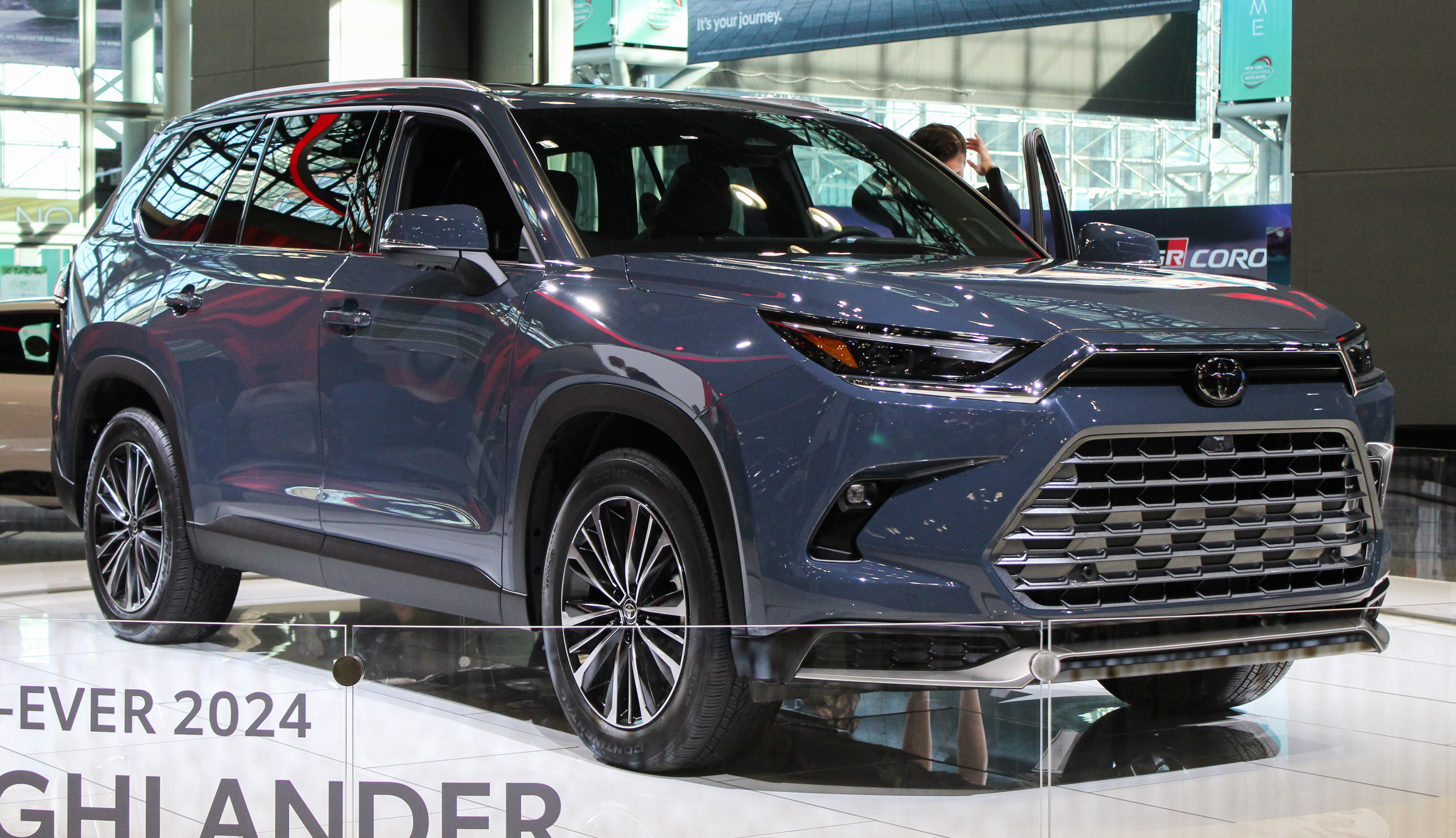 File2024 Toyota Grand Highlander Platinum Hybrid Max front NYIAS 2023jpg  - Wikipedia