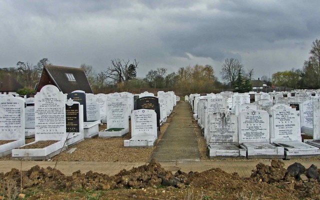 File:Adath Yisroel Cemetery, Silver Street. Goffs Oak, Hertfordshire - geograph.org.uk - 149253.jpg