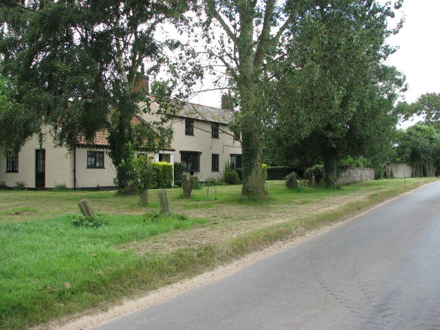 File:August Farm - geograph.org.uk - 519171.jpg