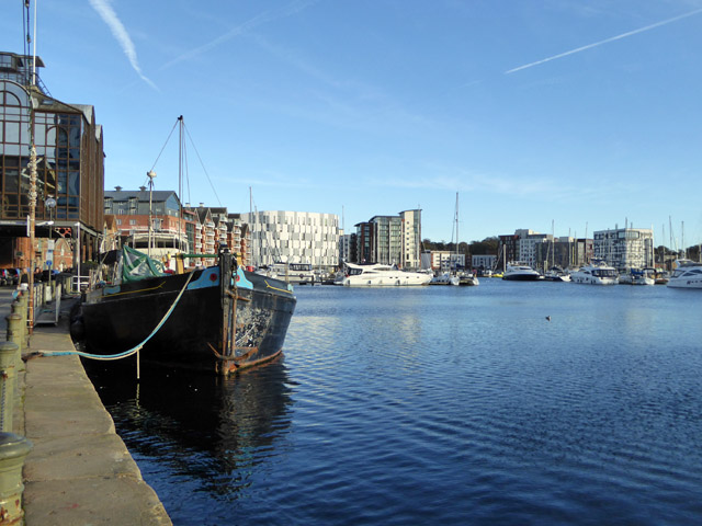 File:Barge at Common Quay, Ipswich Docks - geograph.org.uk - 5627824.jpg