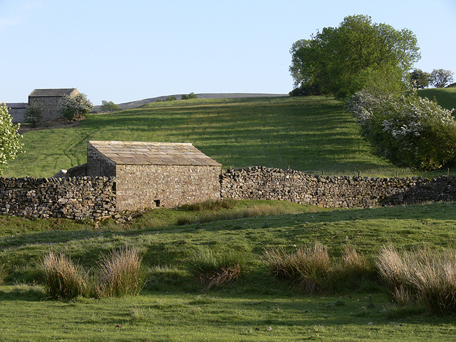 File:Barns in Arkengarthdale.jpg