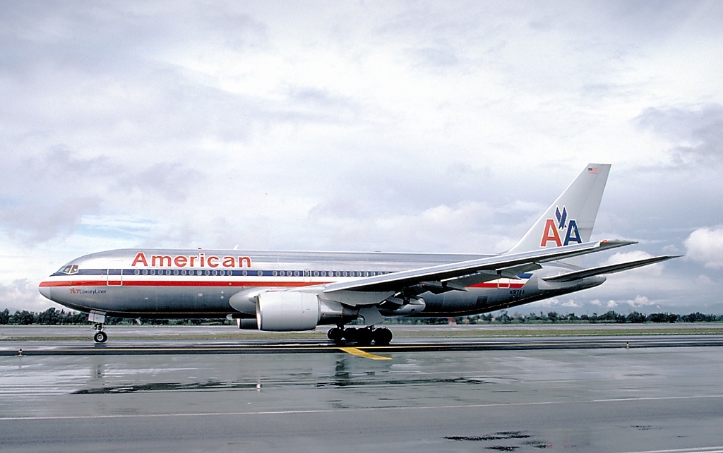 File:Boeing 767-223, American Airlines AN0078559.jpg - Wikimedia