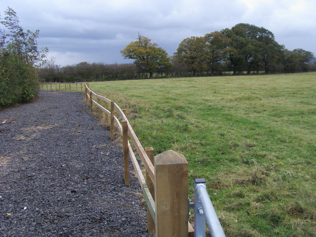 File:Bridleway to Lower Denham Farm - geograph.org.uk - 1626100.jpg