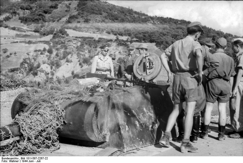 File:Bundesarchiv Bild 101I-587-2267-22, Italien, befestigte Stellung, Inspektion.jpg