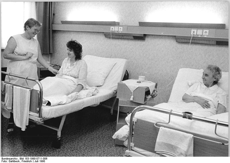 File:Bundesarchiv Bild 183-1990-0711-006, Schkeuditz, Kreiskrankenhaus, Patientenzimmer.jpg