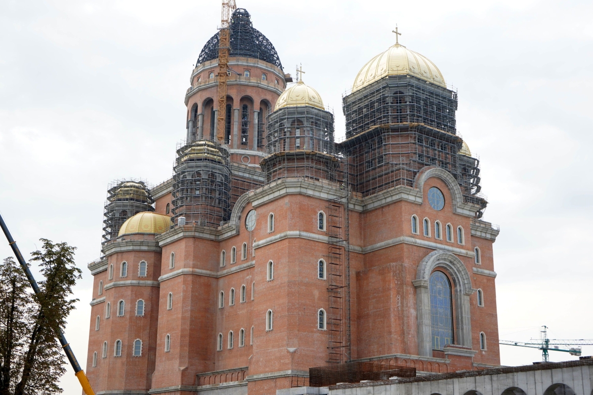 Catedrala_Mântuirii_Neamului_-_București_%28Iulie_2019%29.jpg