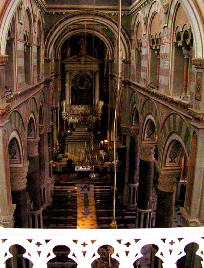 File:Cattedrale Altamura interno.jpg