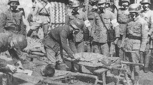 File:Chinese armed force rescues the wounded in WWII.jpg