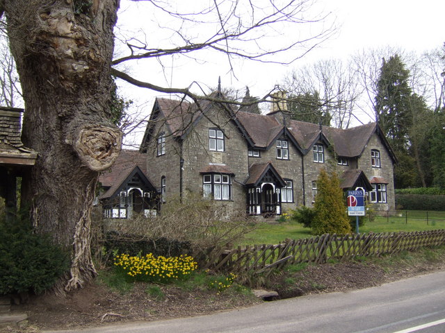 File:Cottages opposite the entrance to The Hendre - geograph.org.uk - 372065.jpg