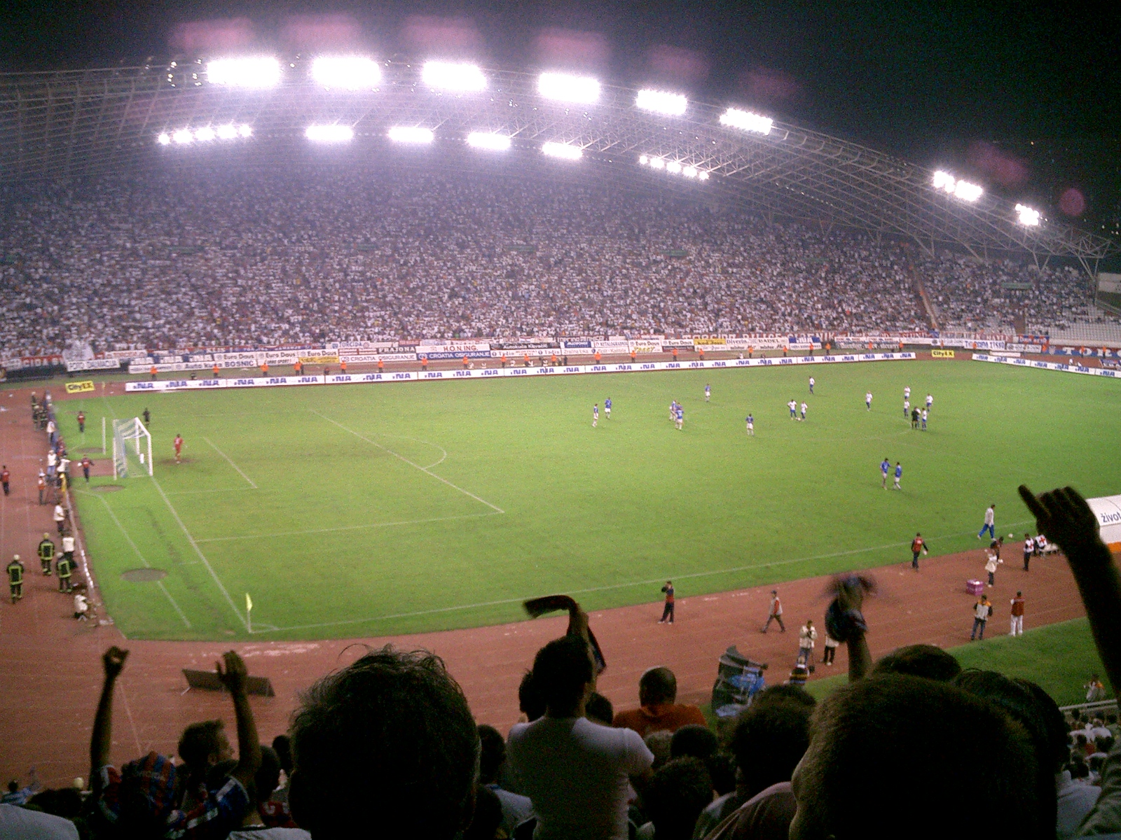 Hajduk Split v Dinamo Zagreb: Flares, fires, faith & football at Croatia's  'Eternal derby' - BBC Sport