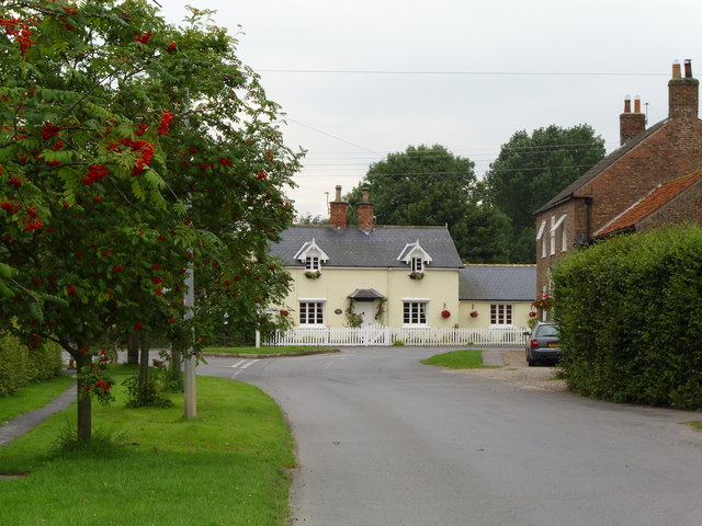 File:Everingham Village Centre.jpg