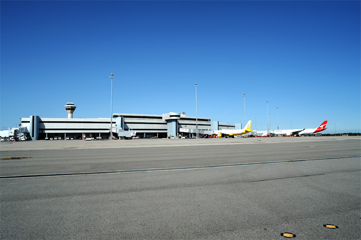Bestand:International Terminal @ Perth Airport (3 9 2010) (5029134010).jpg