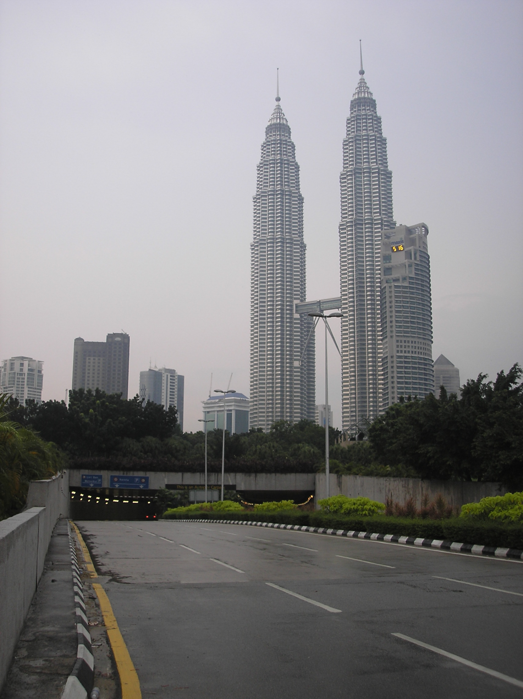 File:Kuala Lumpur City Centre (from Lorong Kuda), Kuala ...