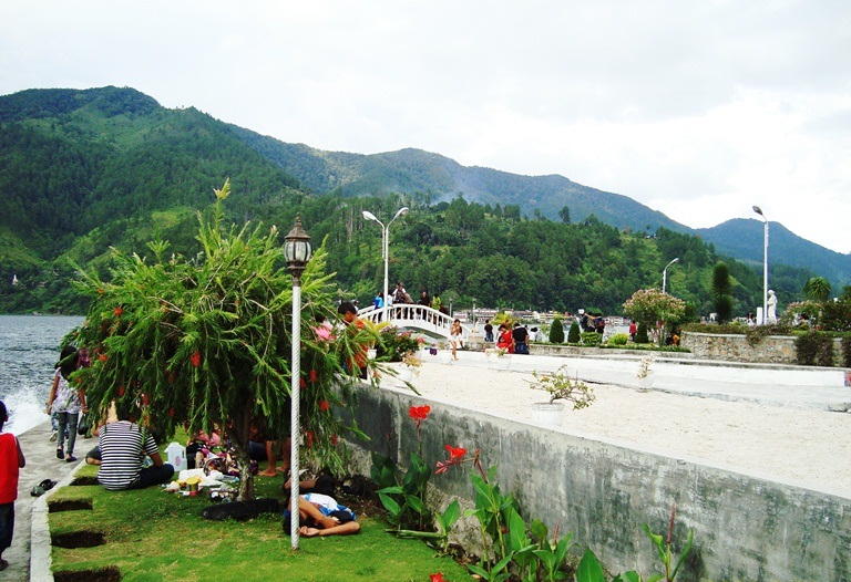 File:Lake Toba, North Sumatra (25).jpg