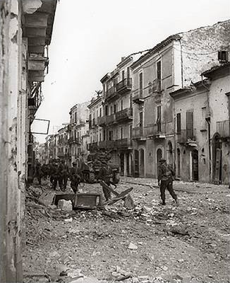 File:Loyal Edmonton Regiment infantry and Three Rivers Regiment Sherman tanks advancing in Ortona December 1943.jpg