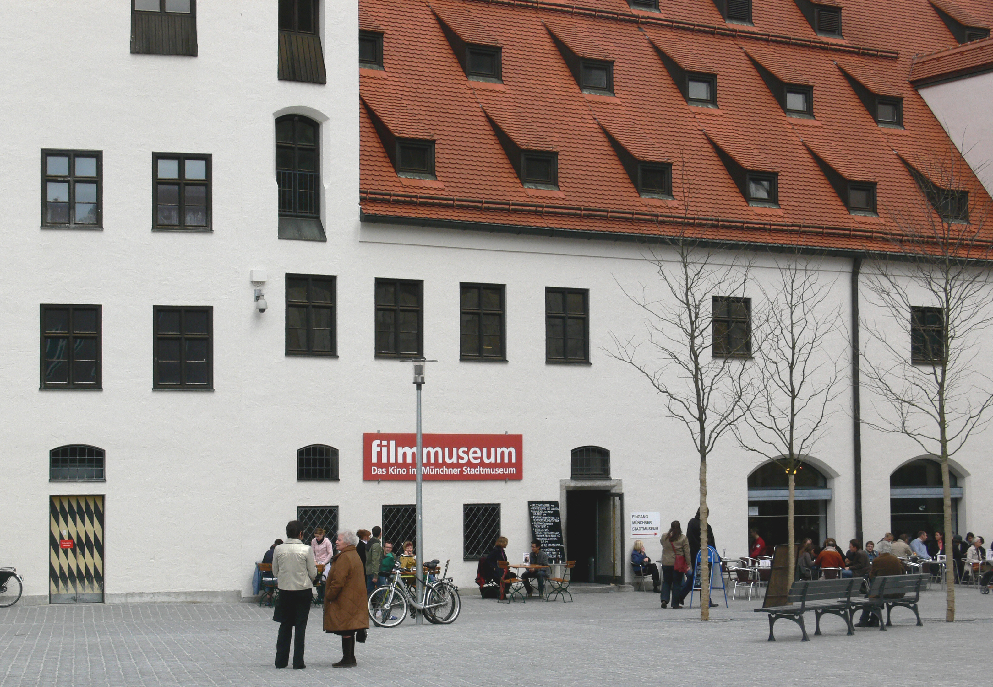 Münchner Stadtmuseum, St.-Jakobs-Platz, MünchenEingang zum Kino „Filmmuseum“