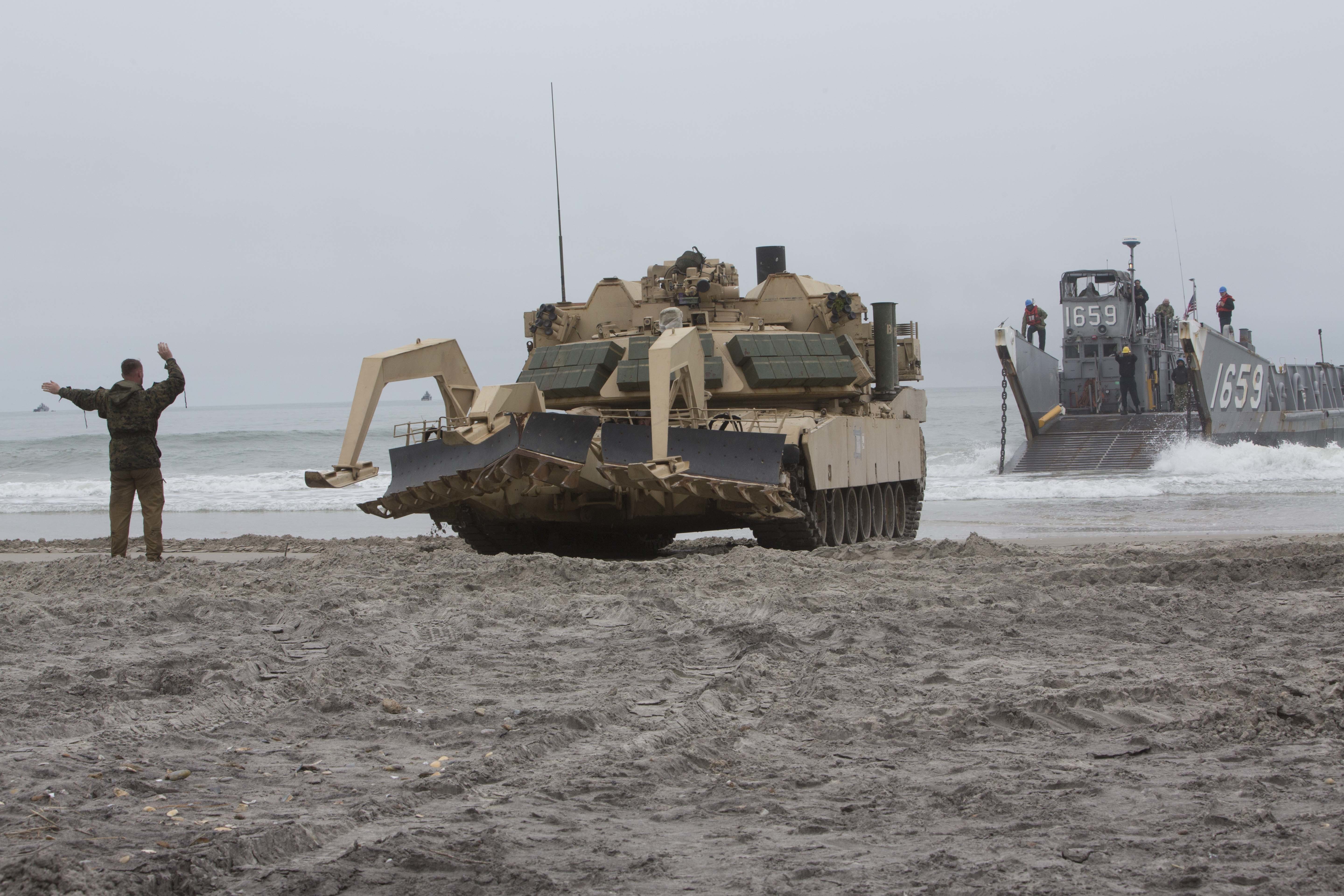 M1150 assault breacher vehicle abv. M1150 Assault Breacher vehicle. M1150 ABV. Машина разминирования m1 Assault Breacher vehicle. М1150 машина разминирования.