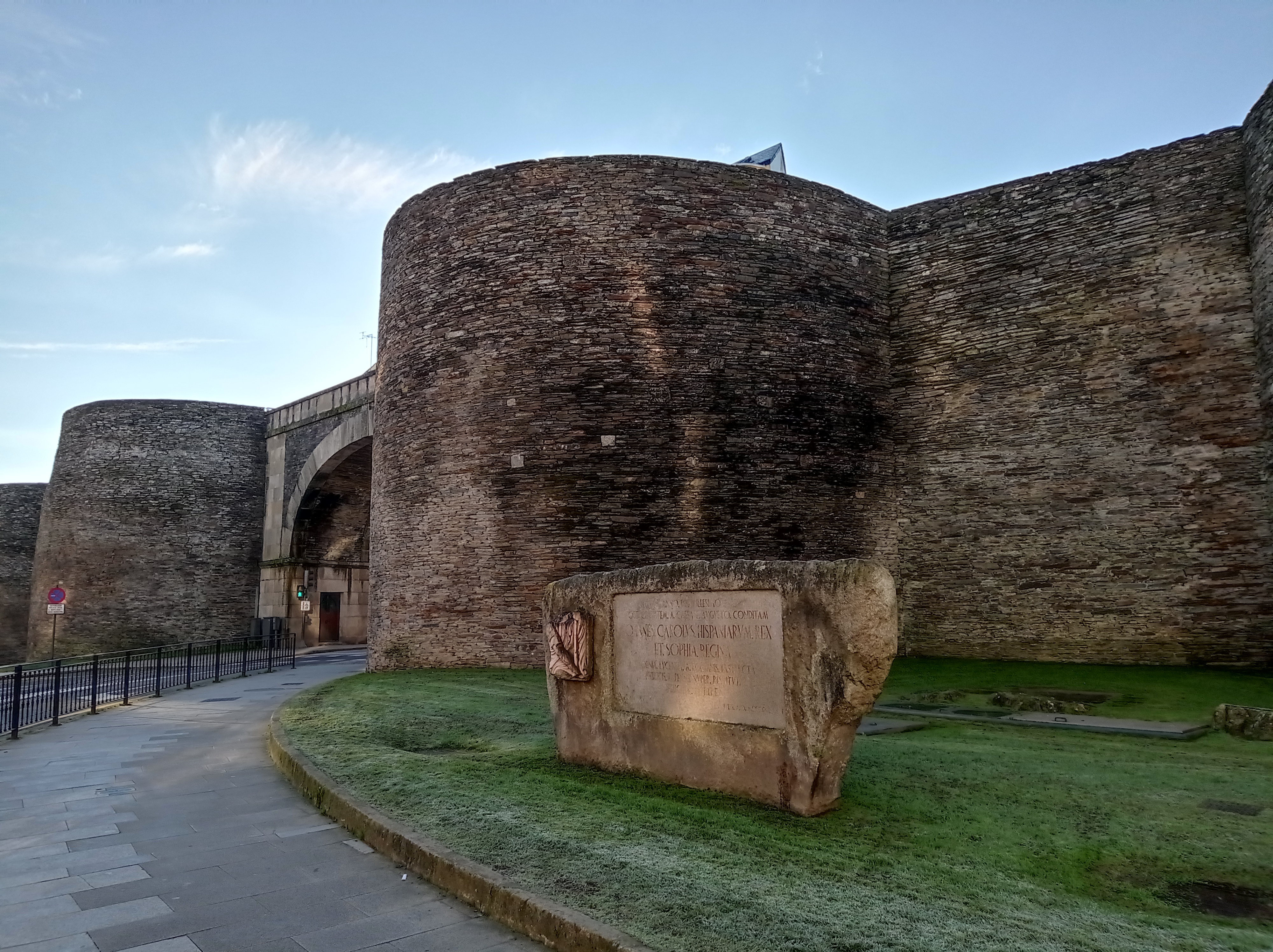 Римская стена. Roman Walls of Lugo порта-Минья.