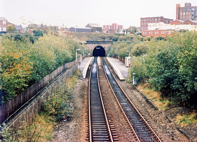 Oldham Werneth railway station