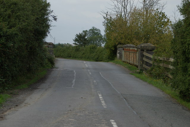 File:Railway Bridge near Ludgershall - geograph.org.uk - 219595.jpg