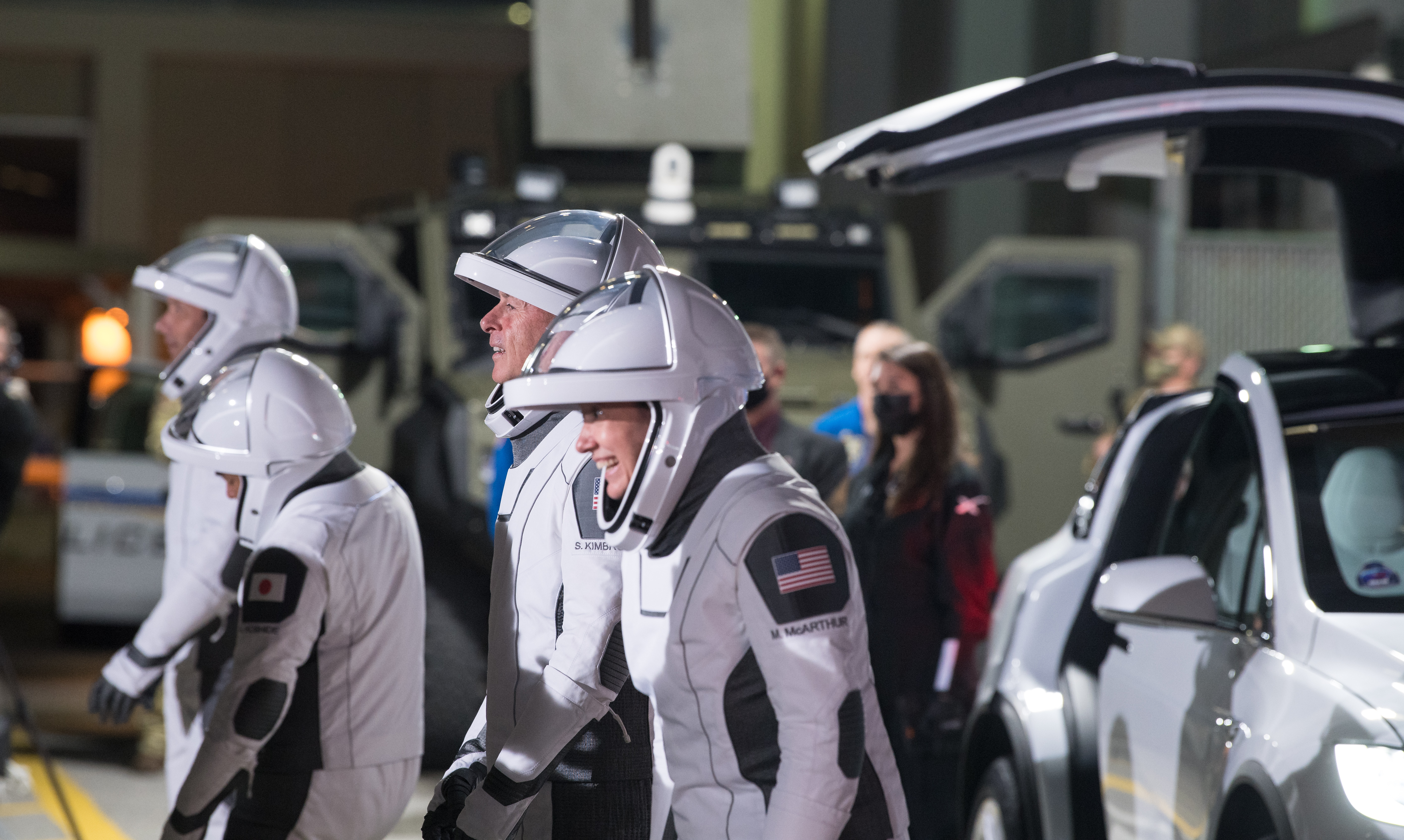 Сша 16 апреля. SPACEX Crew-5 Helmet. Board Crew.