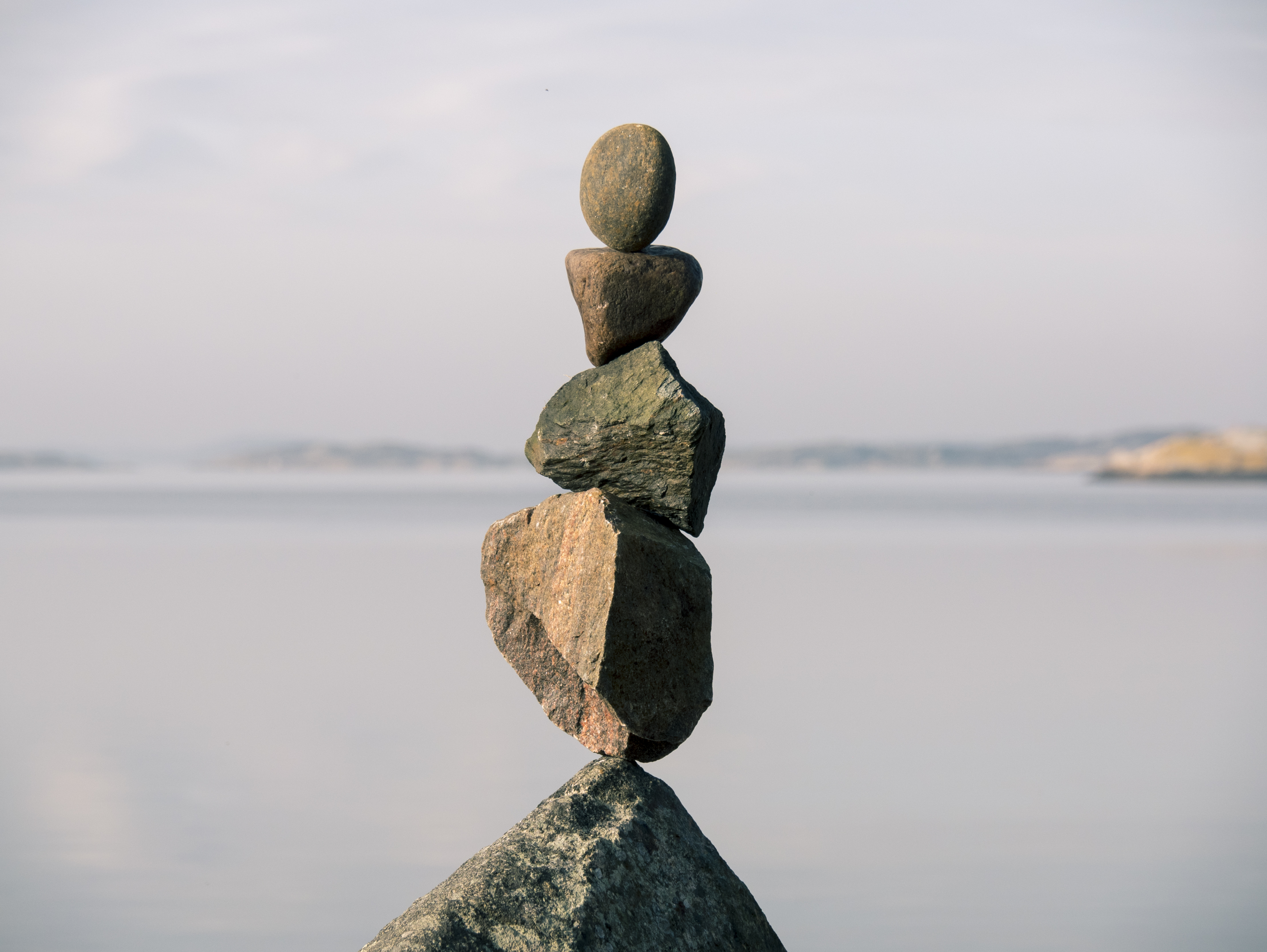 Rock balancing - Wikipedia