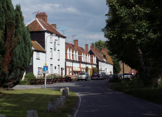 The pub and cottages at Paglesham Churchend - geograph.org.uk - 851330