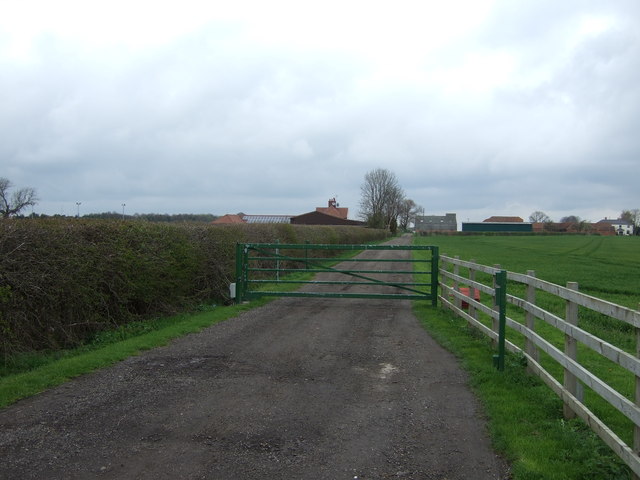 File:Track to Honies Farm - geograph.org.uk - 2887430.jpg