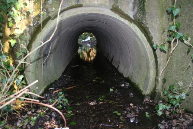 File:Tunnel under the embankment - geograph.org.uk - 1154526.jpg